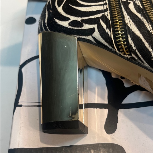 Size 8.5. Dolce Vita Zebra Calf fur. Double Side Zip, Gold Heels.  Never worn. - Picture 8 of 12
